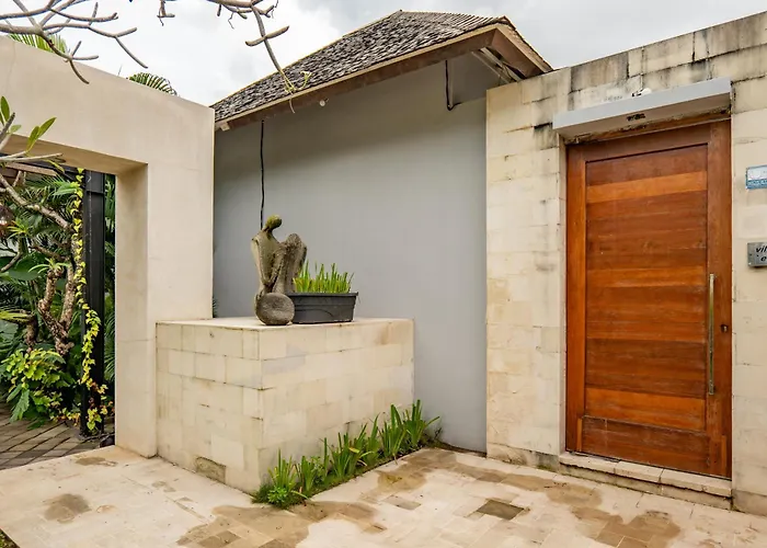 Villa Tuluscolivingseminyakvilla2 *